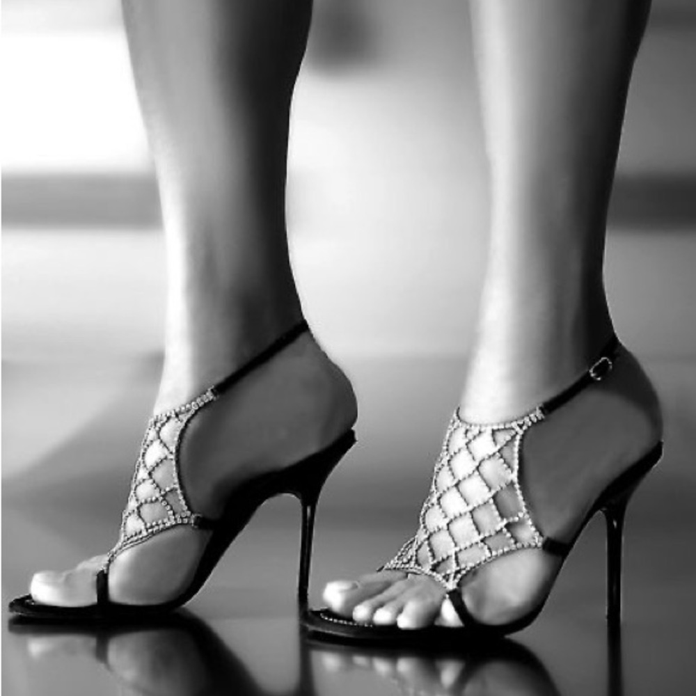 IN SEARCH OF!!! Who makes these shoes?